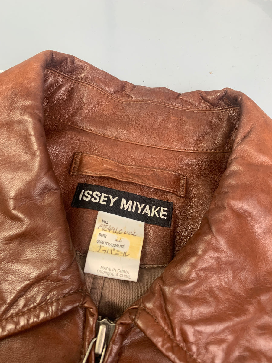 (L) Issey Miyake AW2004 Sample Leather Cropped Balloon Bomber Jacket
